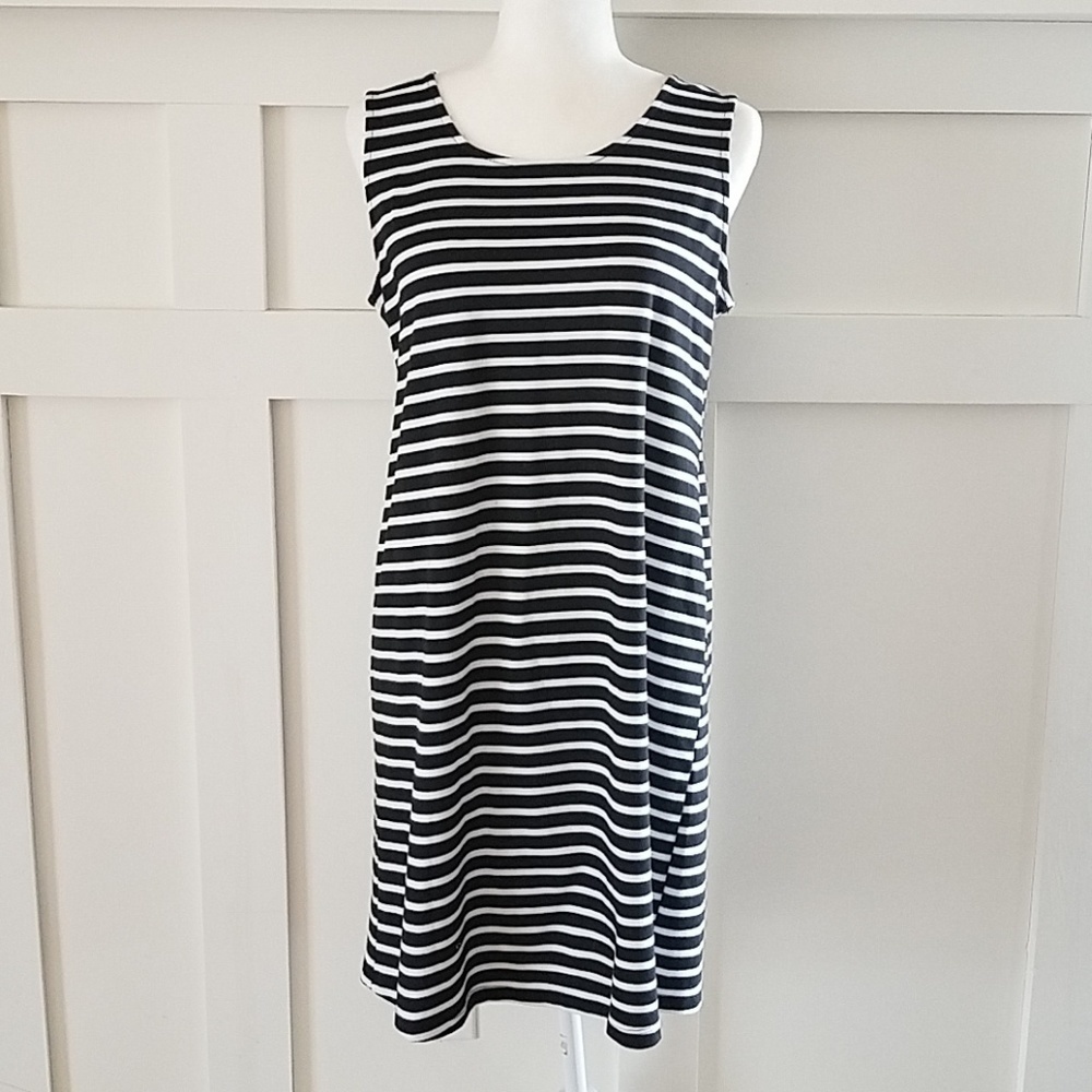 𝅺three seasons maternity medium shift dress
